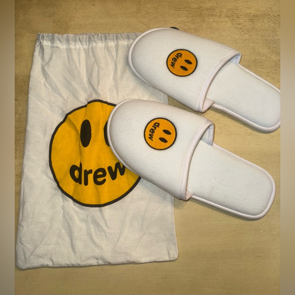 NEW DREW HOUSE White Slippers with Yellow Smiley Logo Size L
